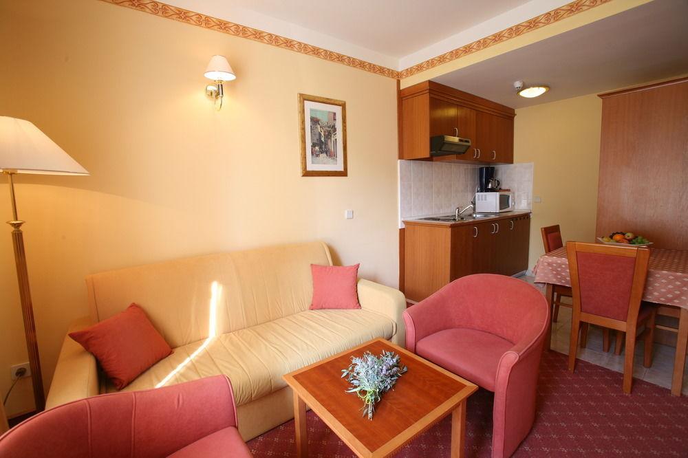Valamar Villa Adria 巴斯卡 外观 照片