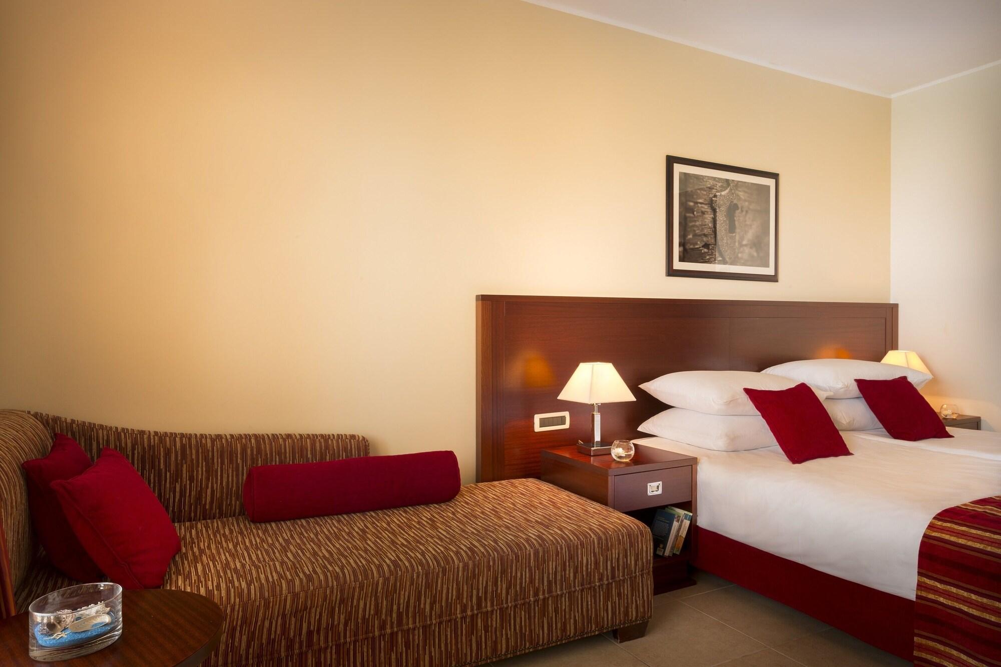 Valamar Villa Adria 巴斯卡 外观 照片