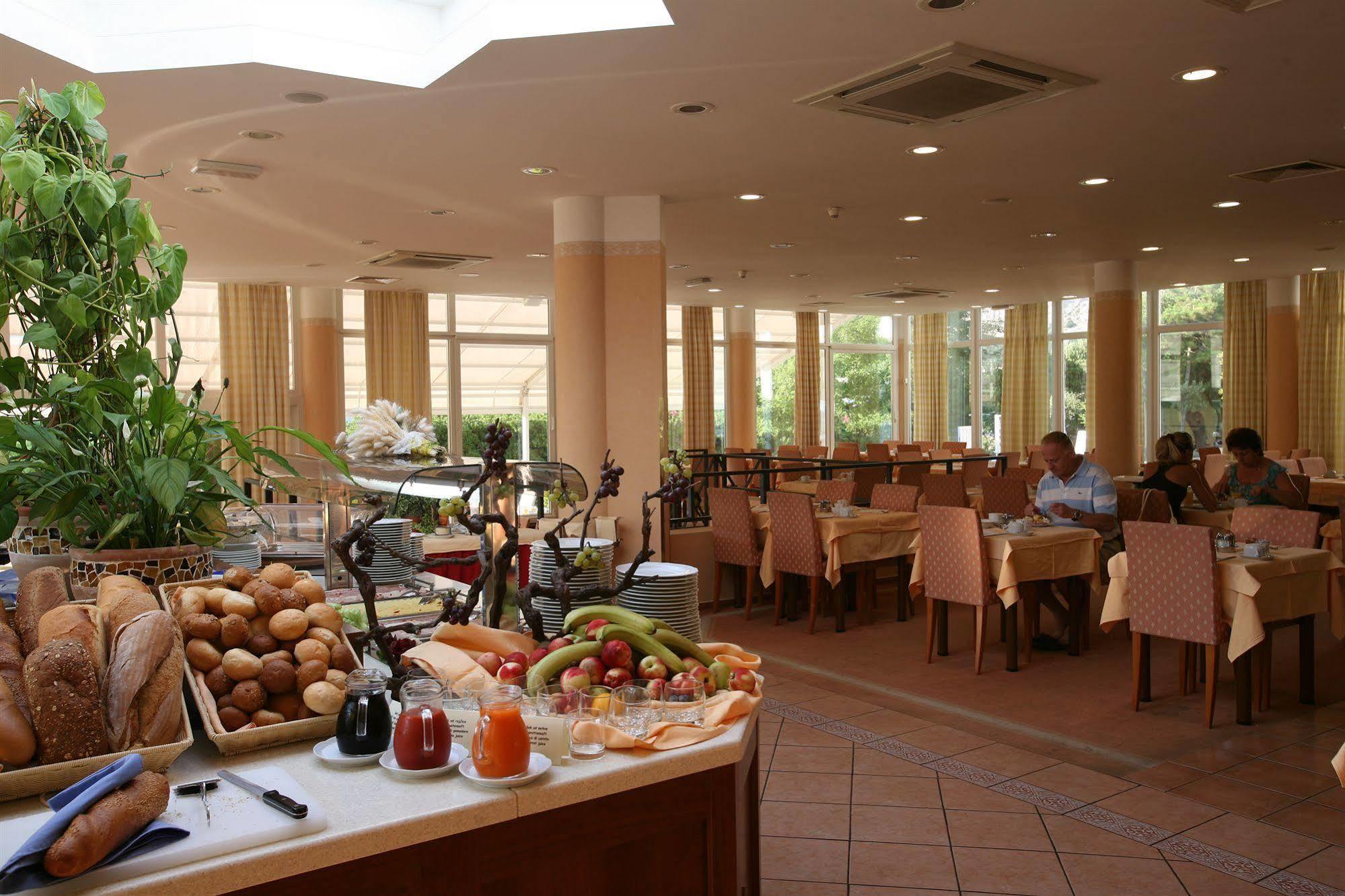 Valamar Villa Adria 巴斯卡 外观 照片